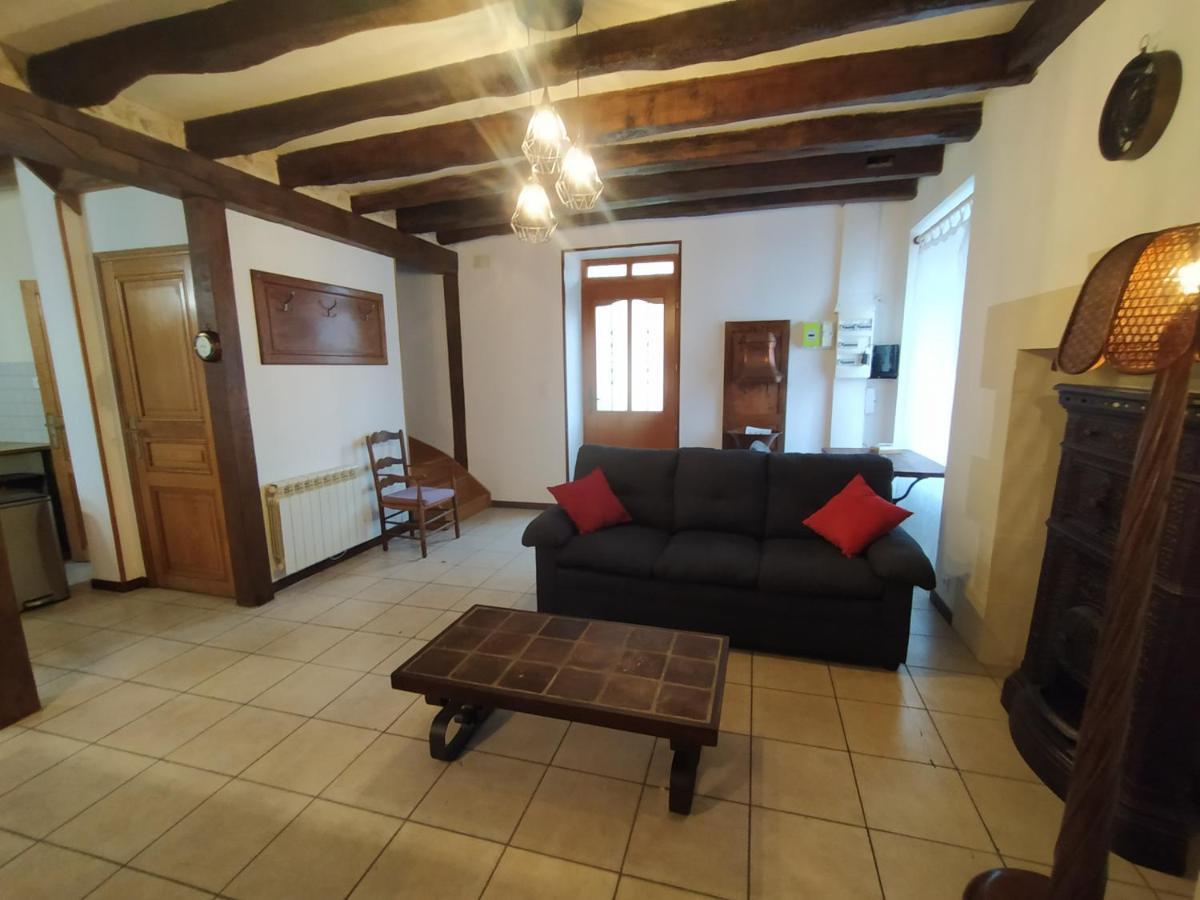 Gite Du Vieux Cedre Ecueille Exterior foto