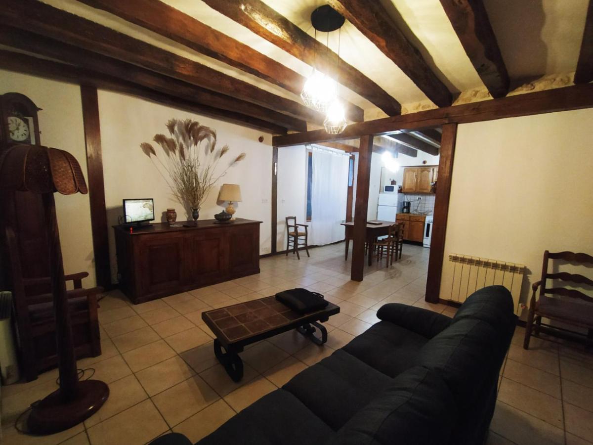 Gite Du Vieux Cedre Ecueille Exterior foto